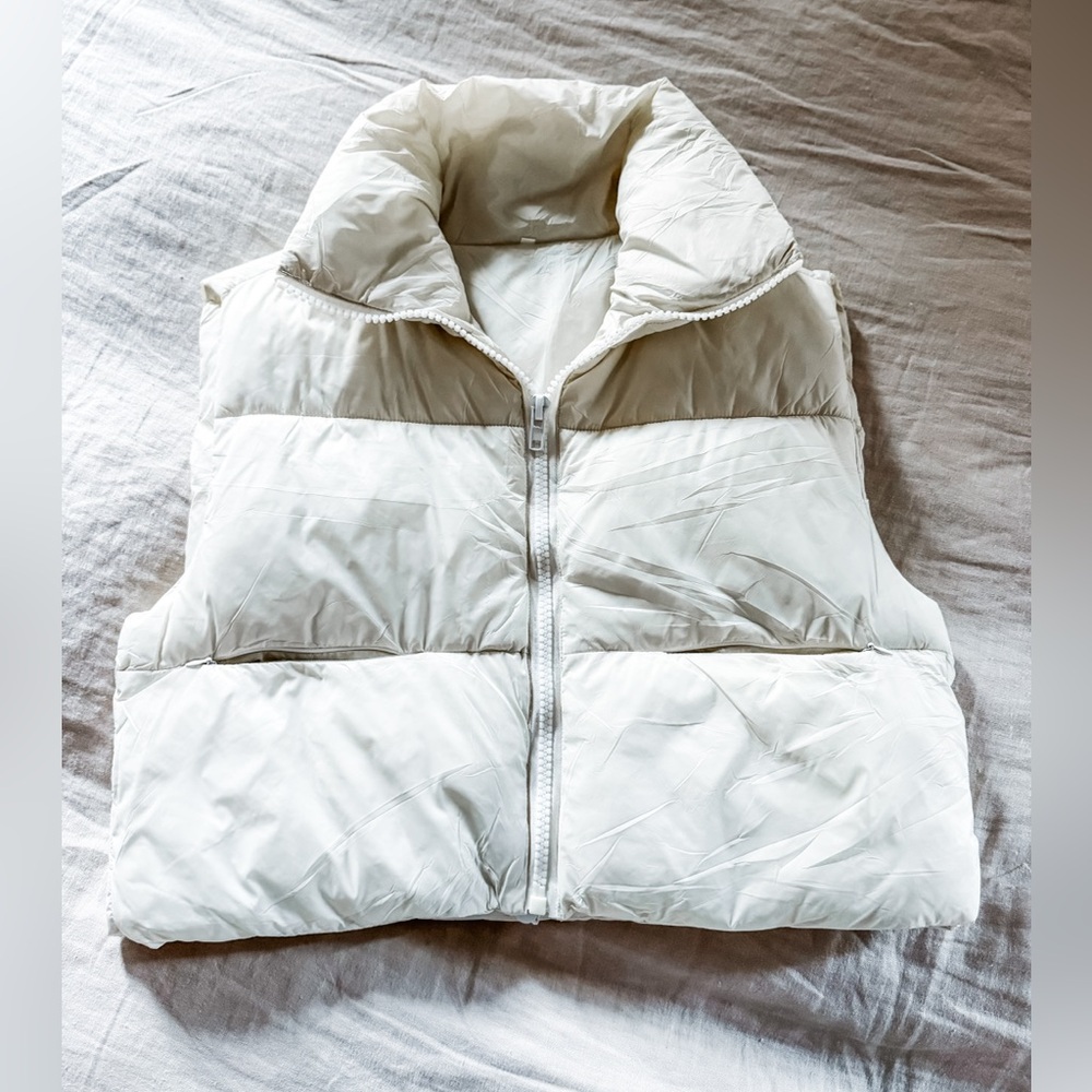 Women's White Puffer Vest - Picture 7 of 8